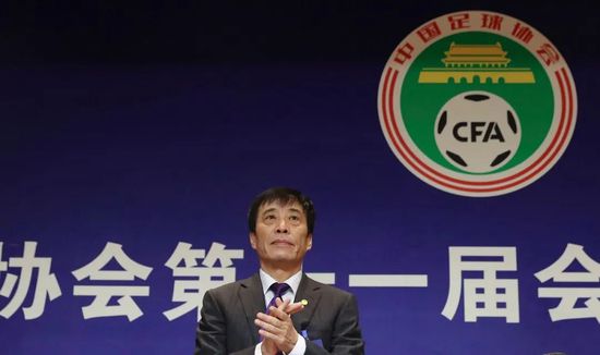 两个人一前一后攻击叙述
