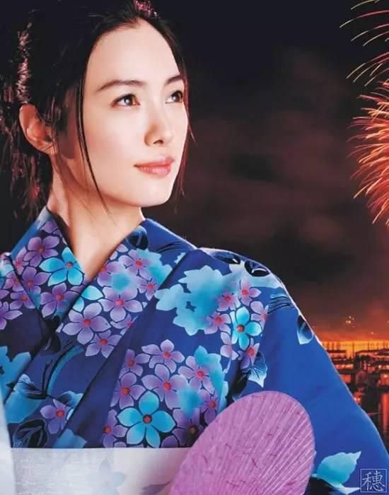 美女被日出水